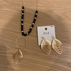 Ete jewelry, earrings and necklace black and gold leaf